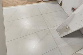 Лепене на плочки в апартамент в Бургас