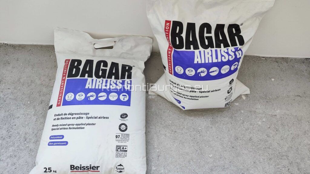 Чували с професионална шпакловка BAGAR AirLiss G, използвана за първи слой при шпакловане в Бургас