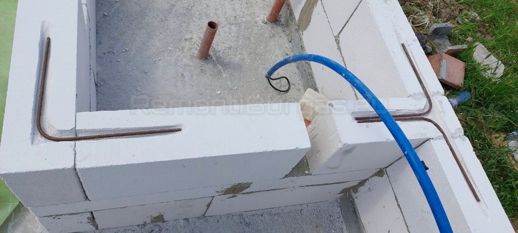 Близък план на строителство с YTONG - армировка на зида за по-стабилни стени