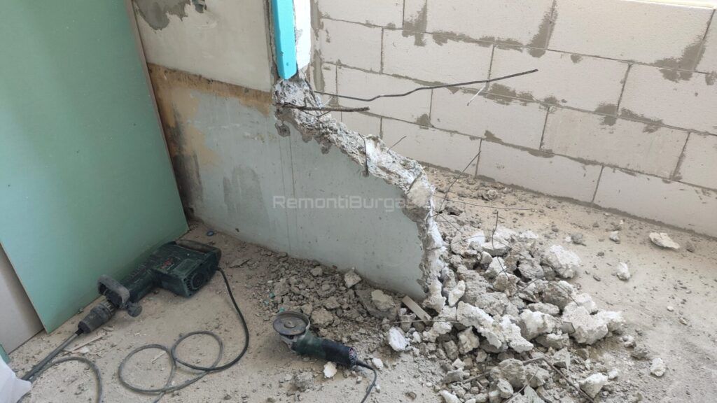 Професионално къртене на бетон и демонтаж на стара дограма в апартамент в Бургас